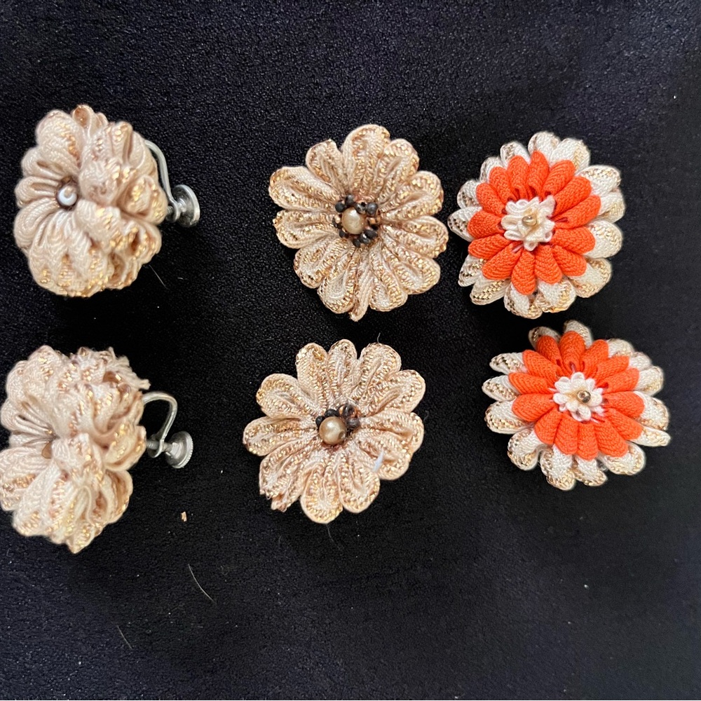 Vintage Floral Button Set Earrings in Cream and Orange Clip